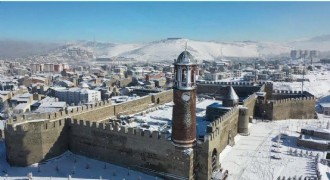 Erzurum’da karla tarih bütünleşmesi